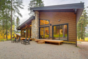 Luxe Valley Home with Sauna and Hot Tub Near Mazama